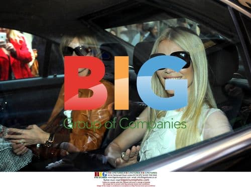 Models Eva Herzigova and Claudia Schiffer shopping in Milan