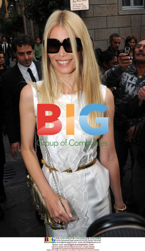 Eva Herzigova and Claudia Schiffer shopping