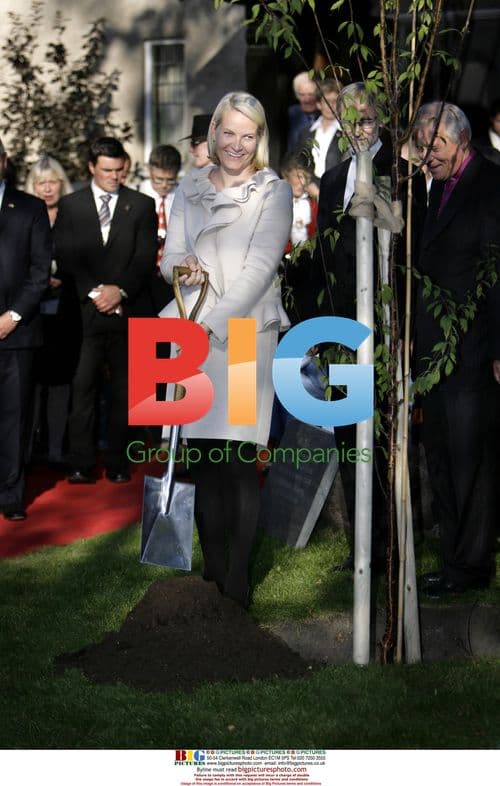 Princess Mette-Marit plants tree