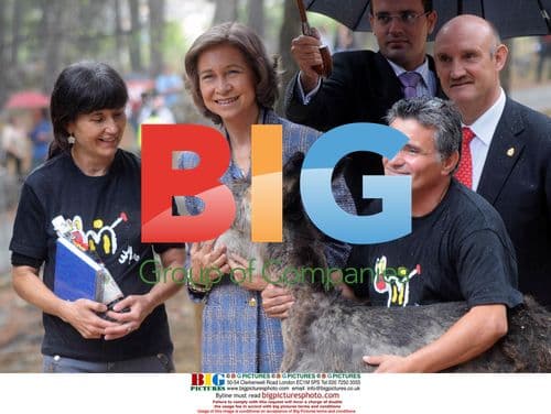 Queen Sofia visits 'Donkey's House'