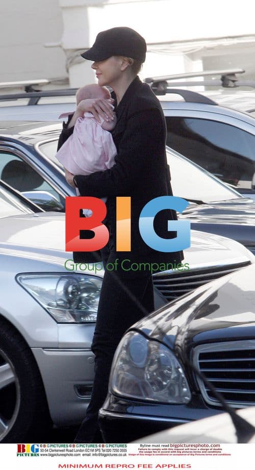 Nicole Kidman Leaves London Hotel with Daughter