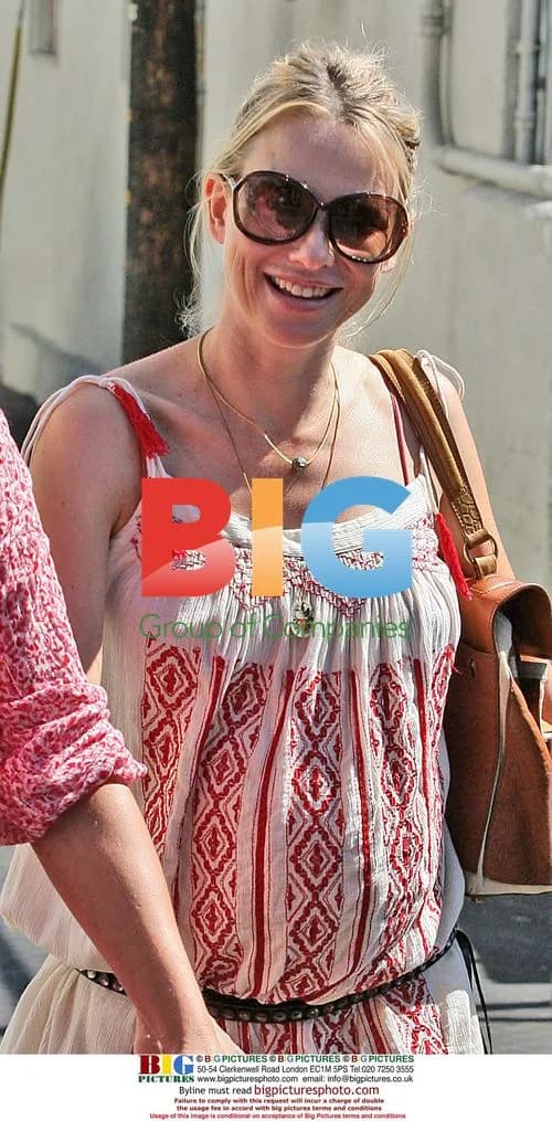 Pregnant Naomi Watts gets manicure in Santa Monica