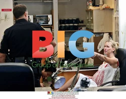 Naomi Watts gets manicure in public