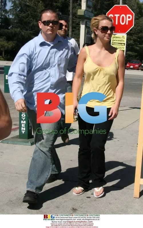 Britney Spears grabs coffee at Starbucks