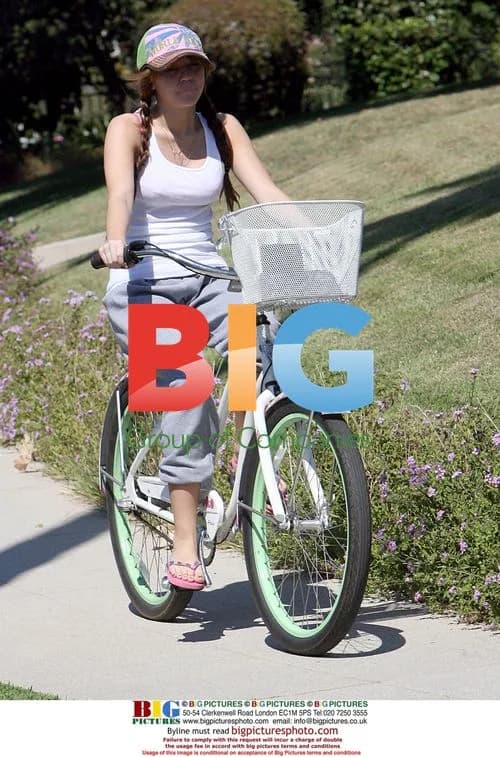Miley Cyrus rides bike to grocery store