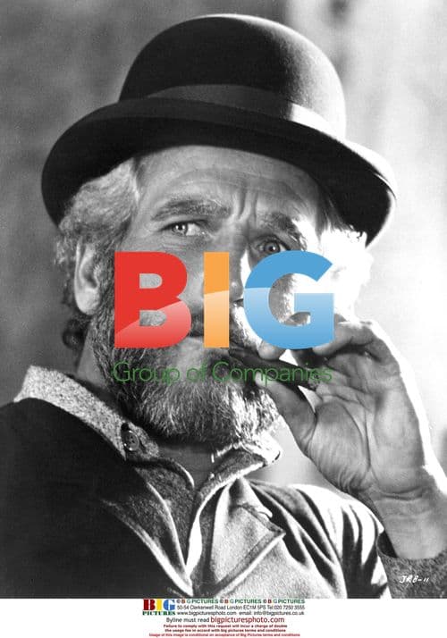 Paul Newman on set of "The Life and Times of Judge Roy Bean"