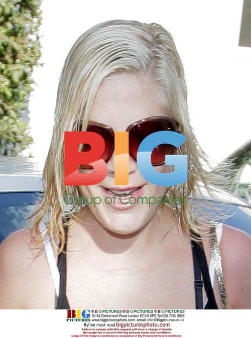 Tori Spelling leaves hair salon in LA