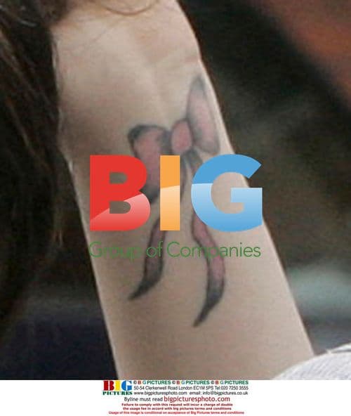 Luke Marsden and Rebecca Shiner signing autographs