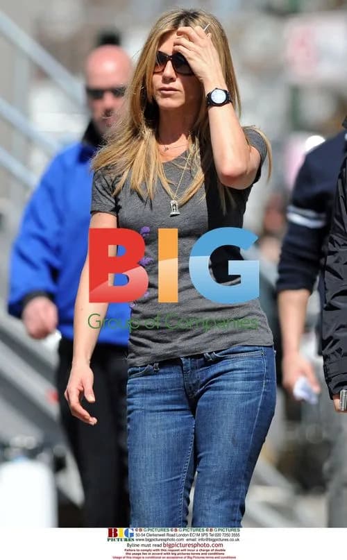 Jennifer Aniston on set of "The Baster"
