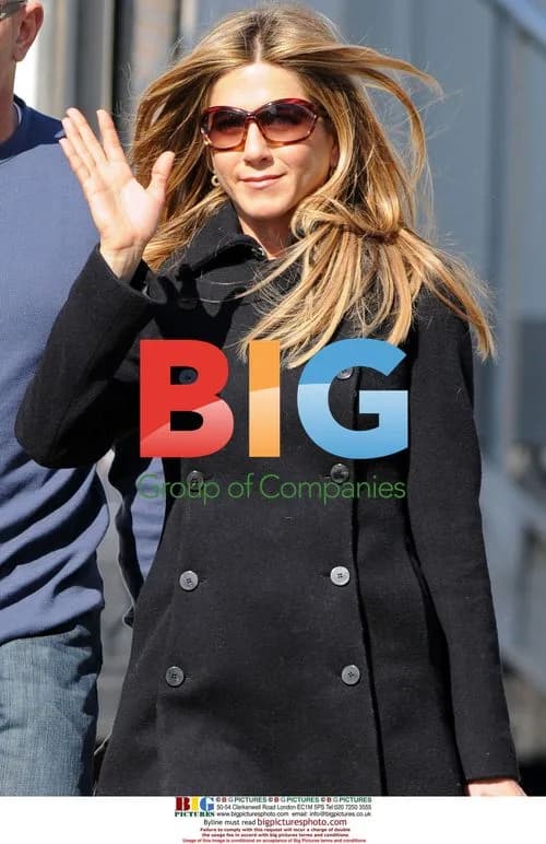 Jennifer Aniston on set of "The Baster"