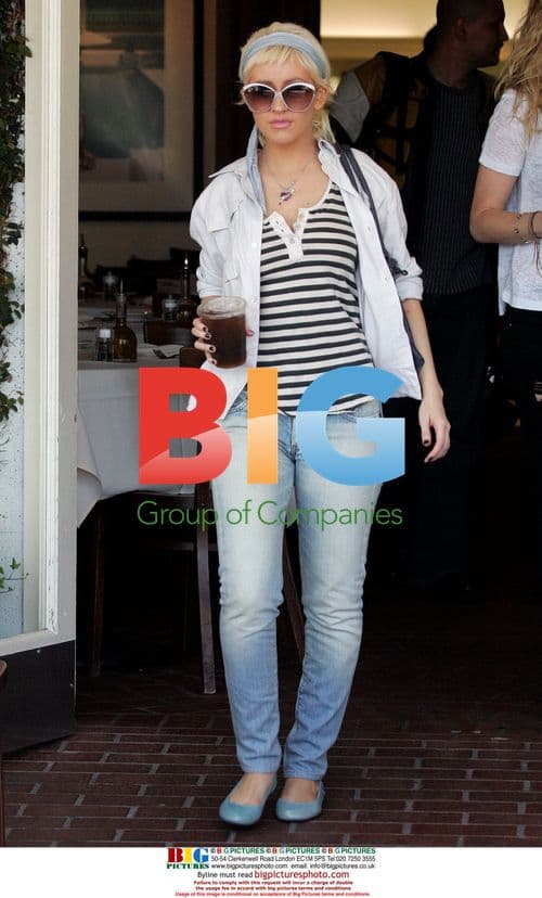 Christina Aguilera leaves Fred Segal in West Hollywood
