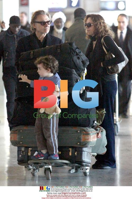 Harvey Keitel and wife depart Paris hotel