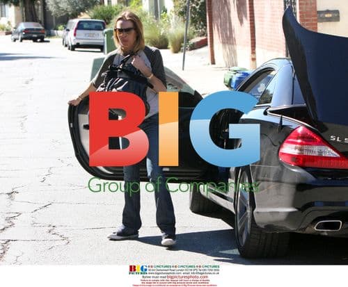 Lindsay Lohan Visits Samantha Ronson's Home