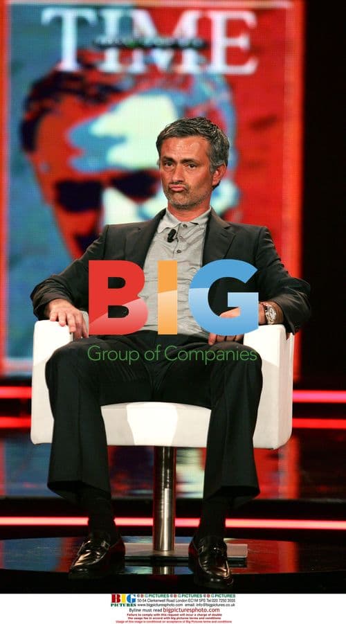 Mourinho on Chiambretti Night with dancer Dannah Matthew