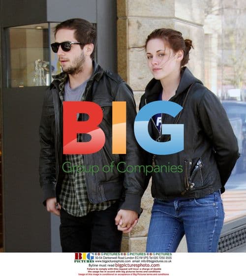 Kristen Stewart and friends at sushi lunch