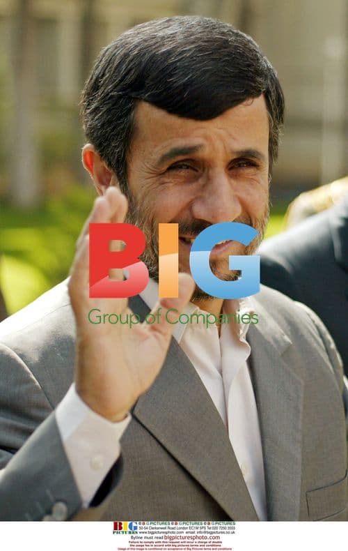 Ahmadinejad welcomes Chavez in Iran