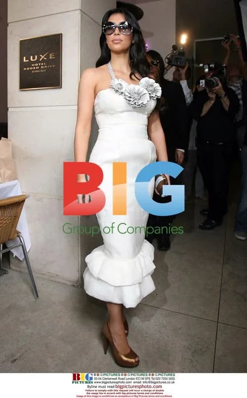 Kimberly Kardashian posing at Luxe Hotel