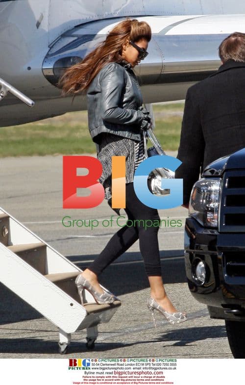 Beyonce Arrives in Vancouver for Tour