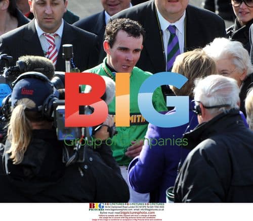 Jockey Liam Treadwell wins 2009 Aintree Grand National