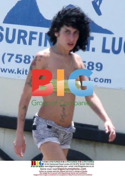 Amy Winehouse rides horse on beach in St. Lucia