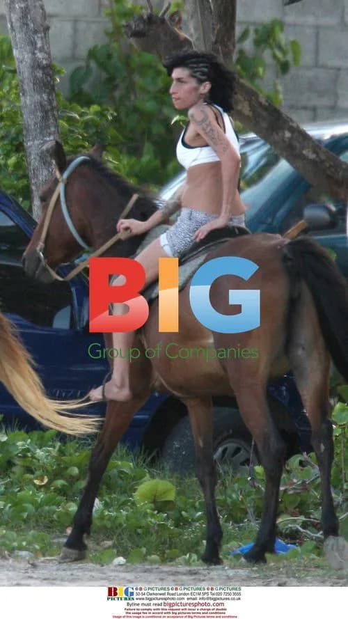 Amy Winehouse rides horse on beach in St. Lucia