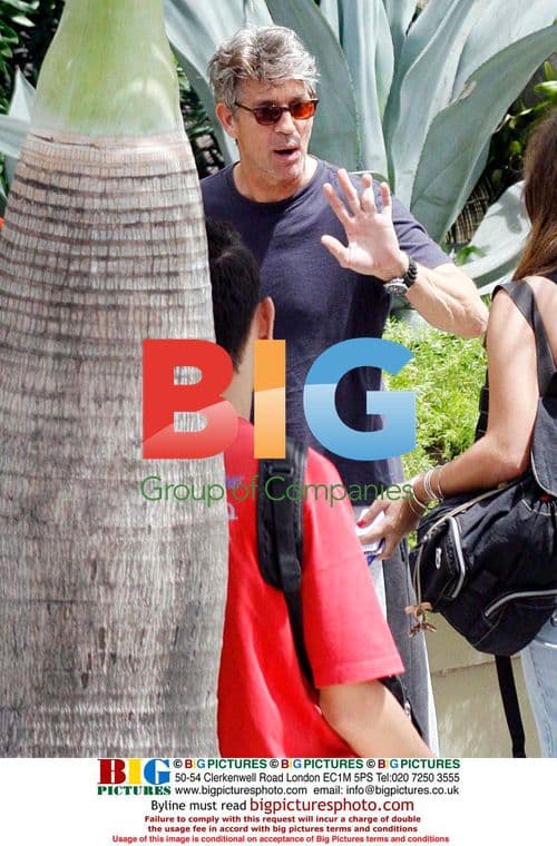 Eric Roberts takes stroll in Rio