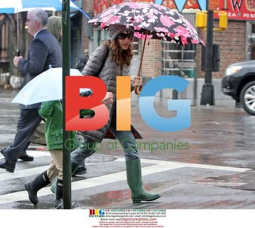 Sarah Jessica Parker and son walk to school