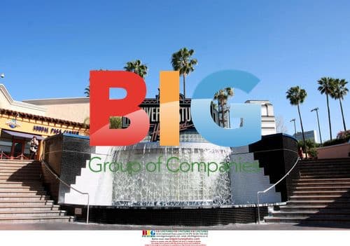 Conan O'Brien strolls in Venice Beach