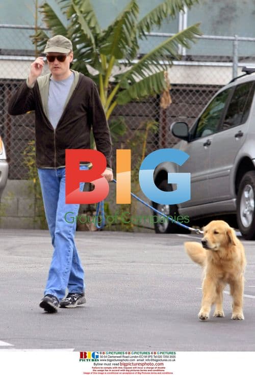 Conan O'Brien Takes Family Stroll in Venice