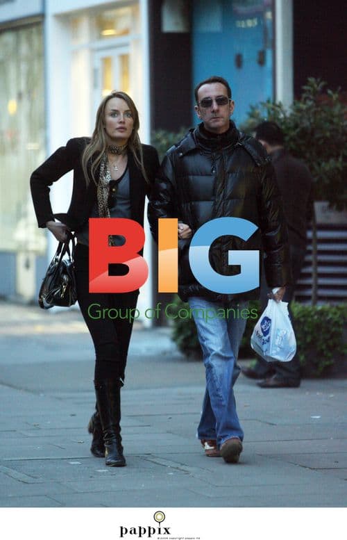 Entrepreneur Robert Hanson spotted with girlfriend