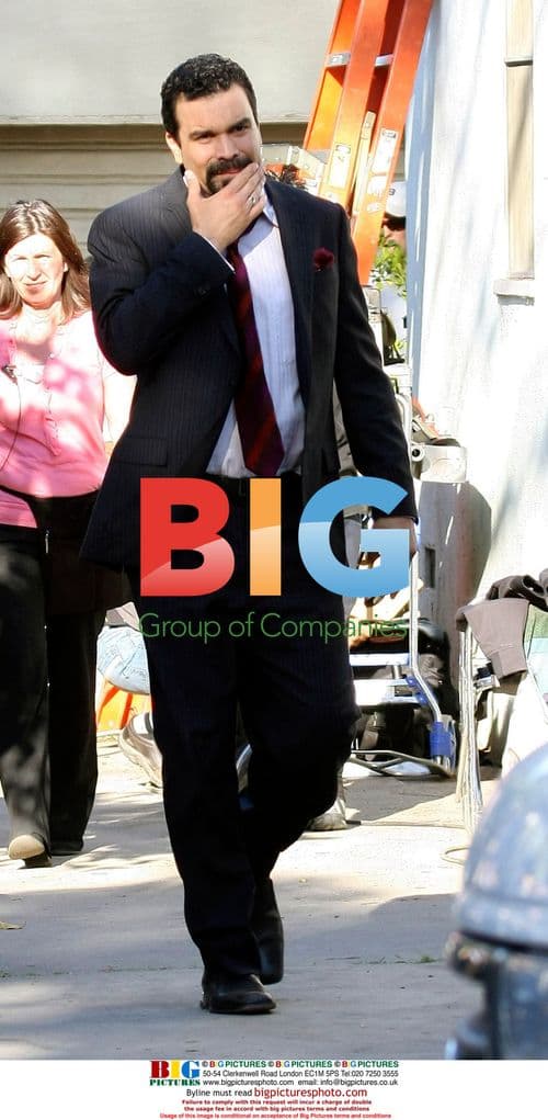 Ricardo Chavira on "Desperate Housewives" set