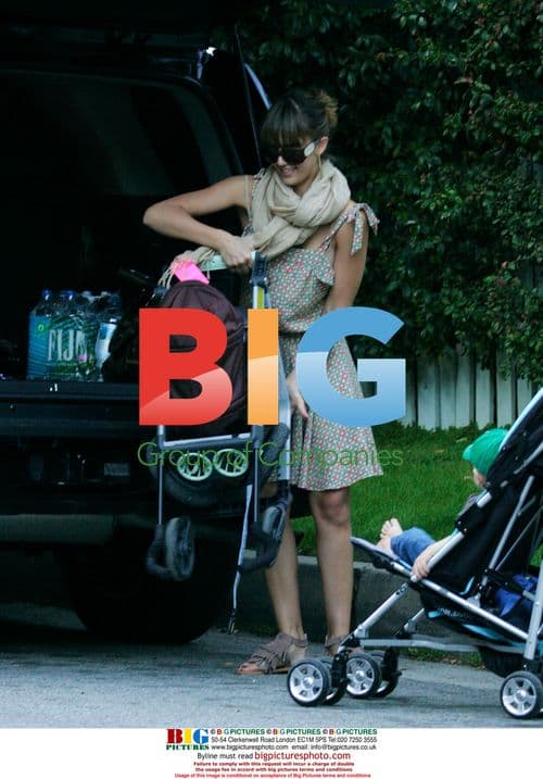 Jessica Alba and daughter Honor on a stroll