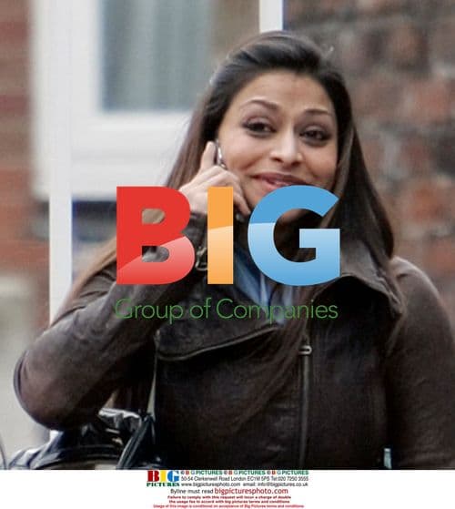 Ayesha Dharker chats with mystery person in Manchester