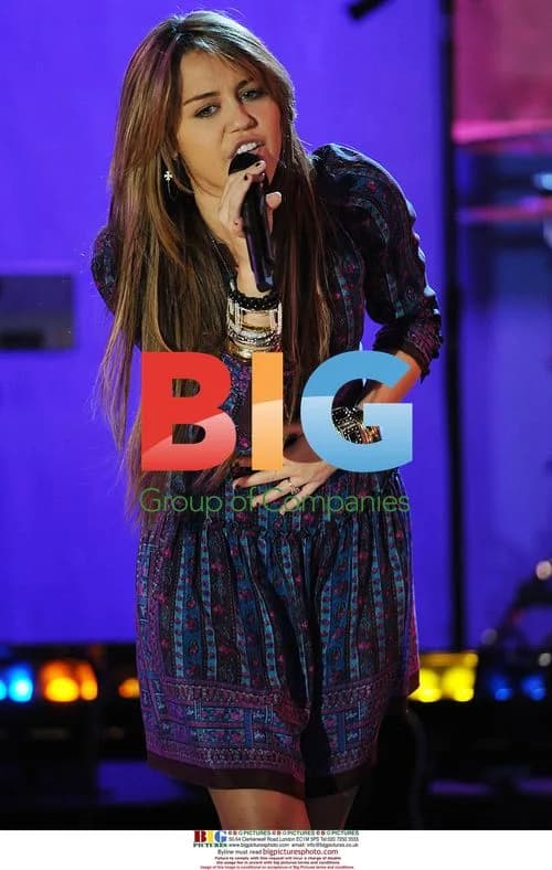 Miley Cyrus Performs on GMA