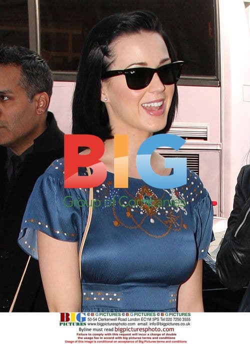 Katy Perry kisses fan in NYC