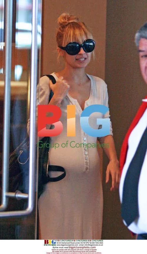 Pregnant Nicole Richie Exits Hollywood Office