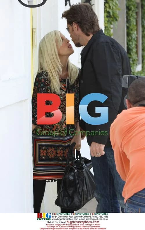 Tori Spelling and Dean McDermott Shop at Kitson