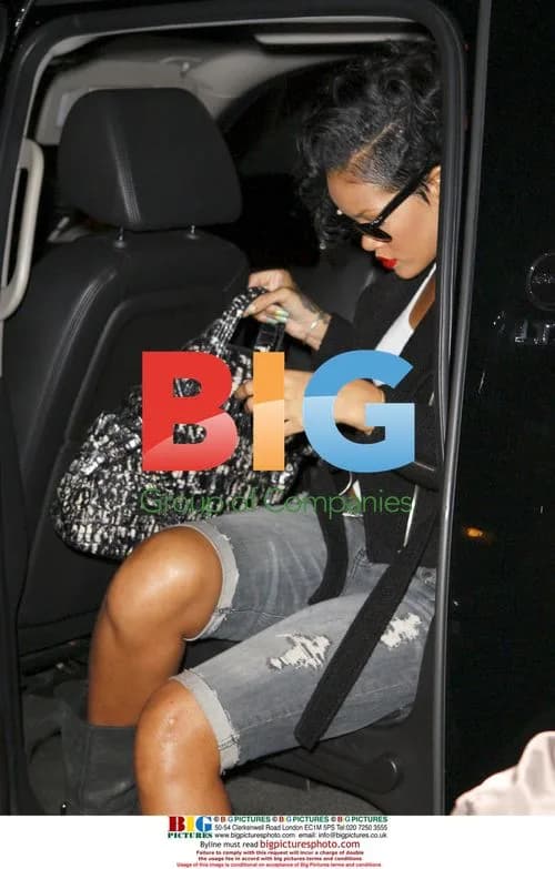 Rihanna Records New Album