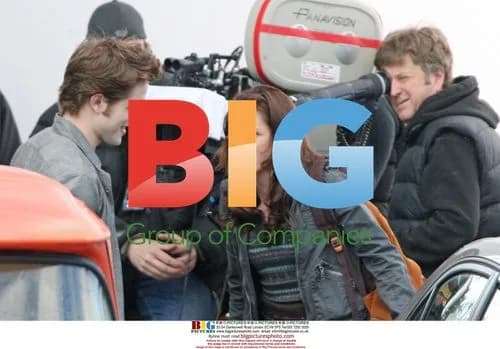 Rob Pattinson and Kristen Stewart shoot "NEW MOON" scenes