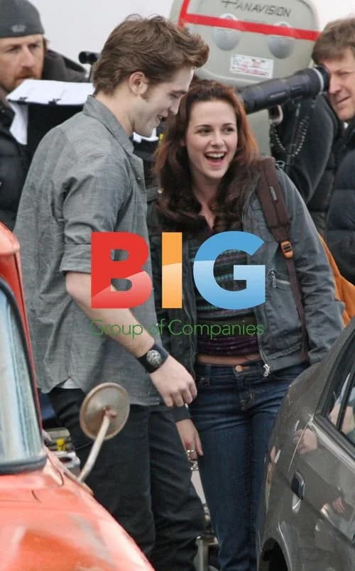 Pattinson and Stewart film "NEW MOON"