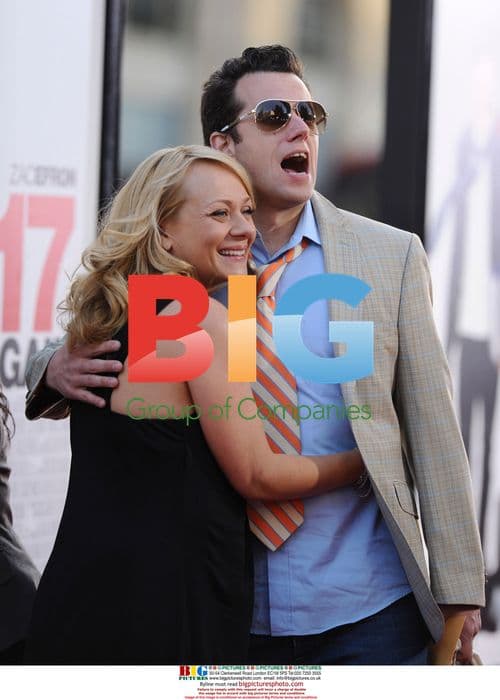 Nicole Sullivan and Jason Packham at 17 Again Premiere