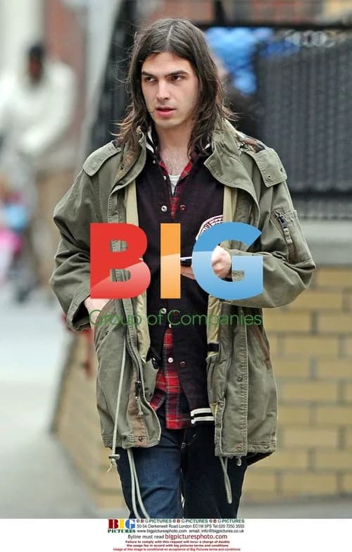 Agyness Deyn spotted with mystery man