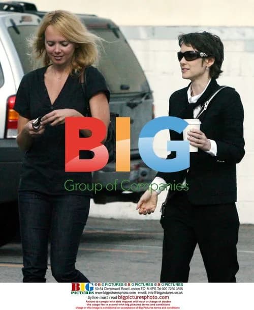 Winona Ryder meets with real estate agent