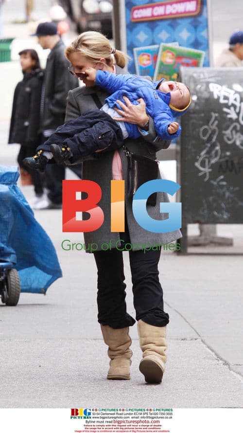 Pregnant Elizabeth Hasselbeck Leaves NYC Apartment