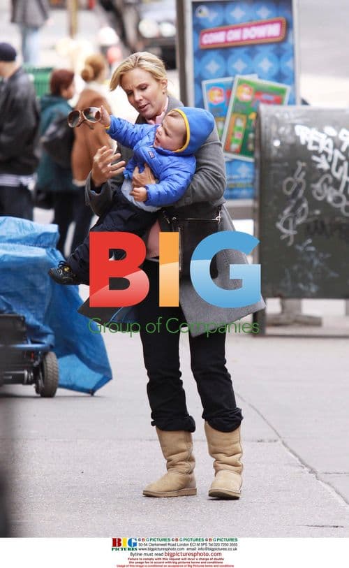 Pregnant Elizabeth Hasselbeck Leaves Apartment