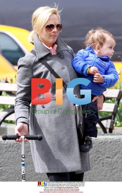 Pregnant Elizabeth Hasselbeck Leaves Apartment