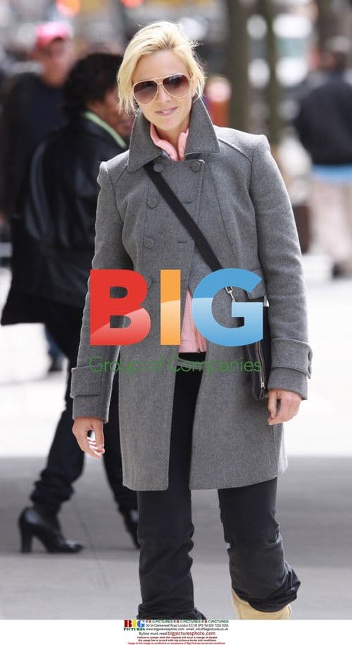 Pregnant Elizabeth Hasselbeck Leaving NYC Apartment