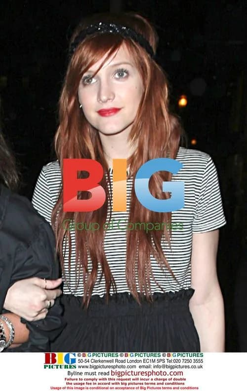 Ashlee Simpson Spotted Out with Mom in LA