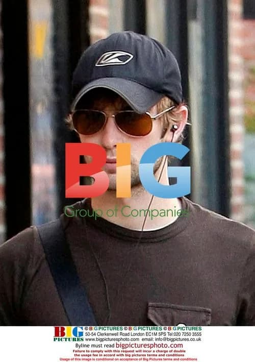 Chace Crawford grabs Starbucks in NYC