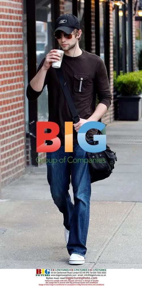 Chace Crawford picks up Starbucks in NYC